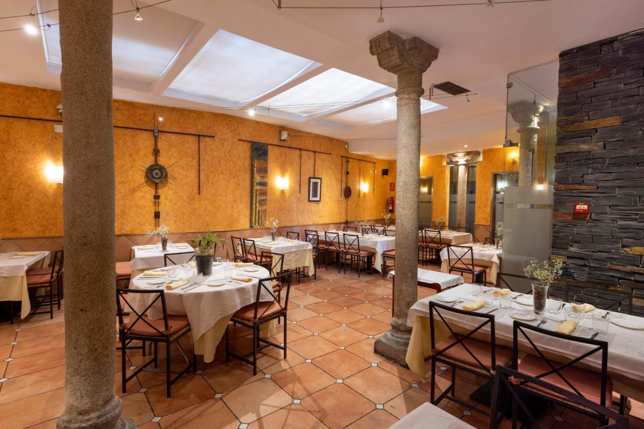 Hostal Restaurante Puerta Del Alcazar Ávila Luaran gambar