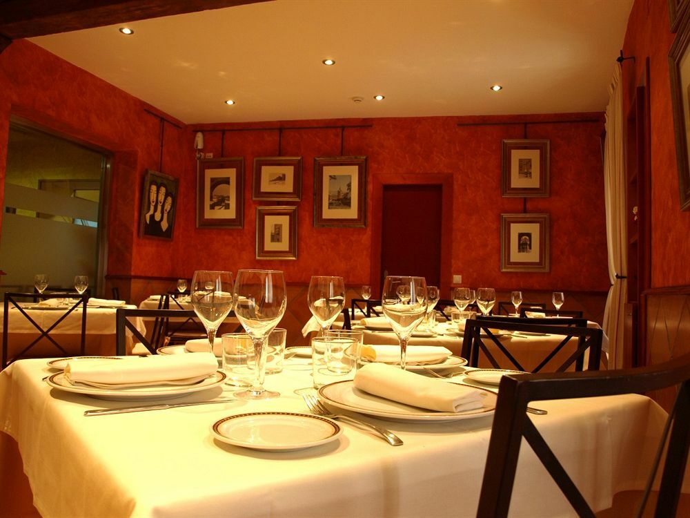 Hostal Restaurante Puerta Del Alcazar Ávila Luaran gambar
